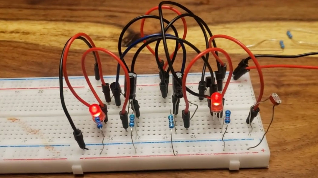 Pengertian Multivibrator Astabil (Astable Multivibrator)